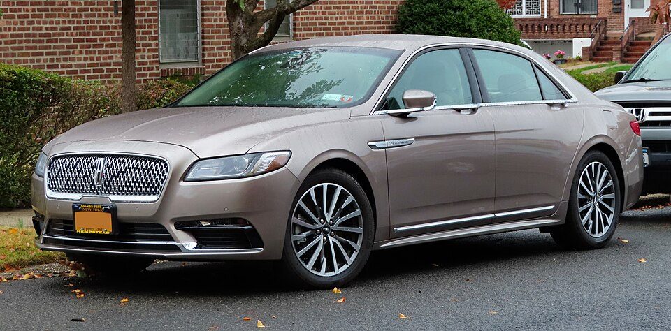 Lincoln Continental Select Sedan